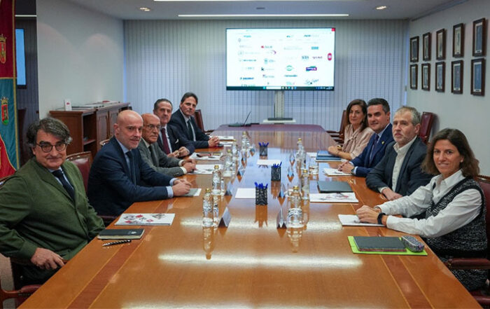 Encuentro de Eusko Ganberak con el Consejero de Industria